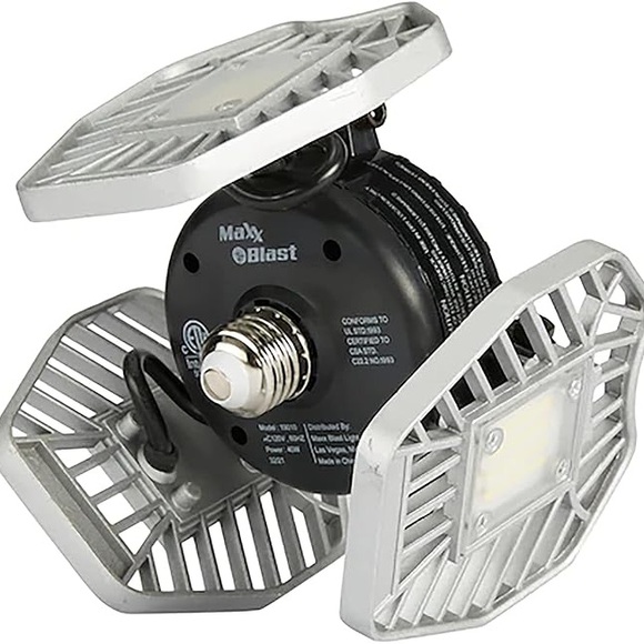 BRAND NEW Maxx Blast Led Garage Light - Picture 1 of 10